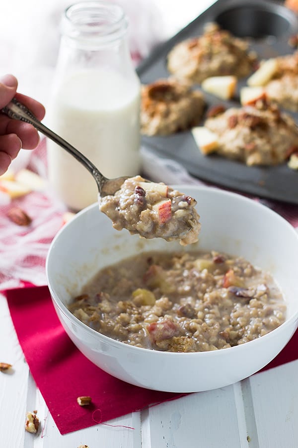 These Apple Cinnamon Freezer Oatmeal Cups are a warm and hearty breakfast made in just a few minutes!! | www.countrysidecravings.com
