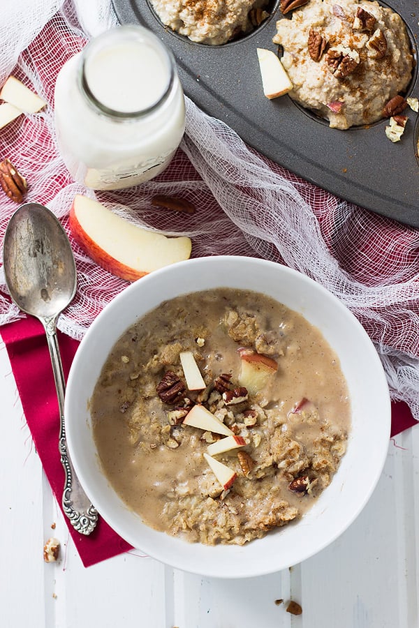 These Apple Cinnamon Freezer Oatmeal Cups are a warm and hearty breakfast made in just a few minutes!! | www.countrysidecravings.com