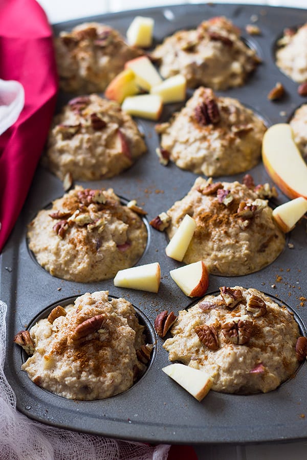 These Apple Cinnamon Freezer Oatmeal Cups are a warm and hearty breakfast made in just a few minutes!! | www.countrysidecravings.com