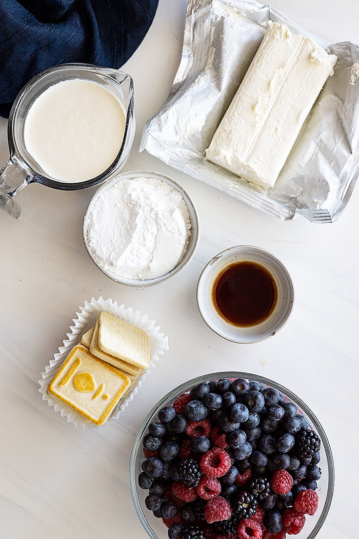 Ingredients needed to make berry icebox cake.