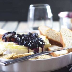 Blueberry Baked Brie -this super easy recipe would make a great appetizer for your next get together! | www.countrysidecravings.com
