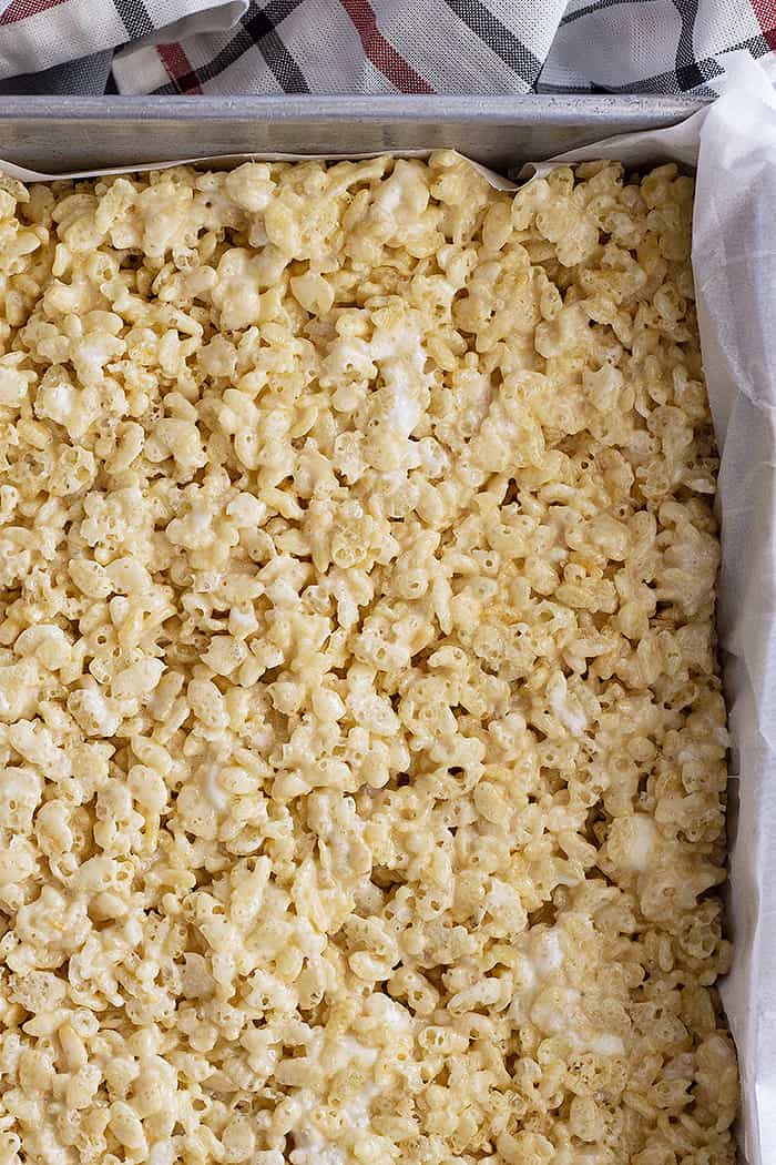 A pan of rice kirspie treats waiting to be cut into bars.