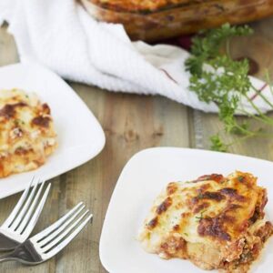 This Classic Lasagna is one of my family's favorite weeknight meal! | Countryside Cravings