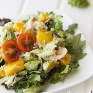This Crab, Mango and Avocado Salad is a simple salad to put together and is full of flavor! | Countryside Cravings