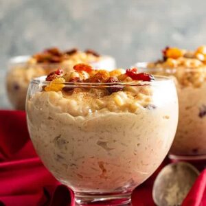 This Creamy Rice Pudding is a simple rice pudding with a touch of cinnamon, vanilla, and raisins. It's made on the stovetop for the creamiest rice pudding! #creamyricepudding #homemadericepudding