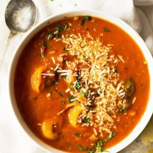 This Creamy Tomato Tortellini Soup is super easy and extra delicious! Filled with cheesy tortellini, tomatoes, herbs and a touch of cream! | www.countrysidecravings.com