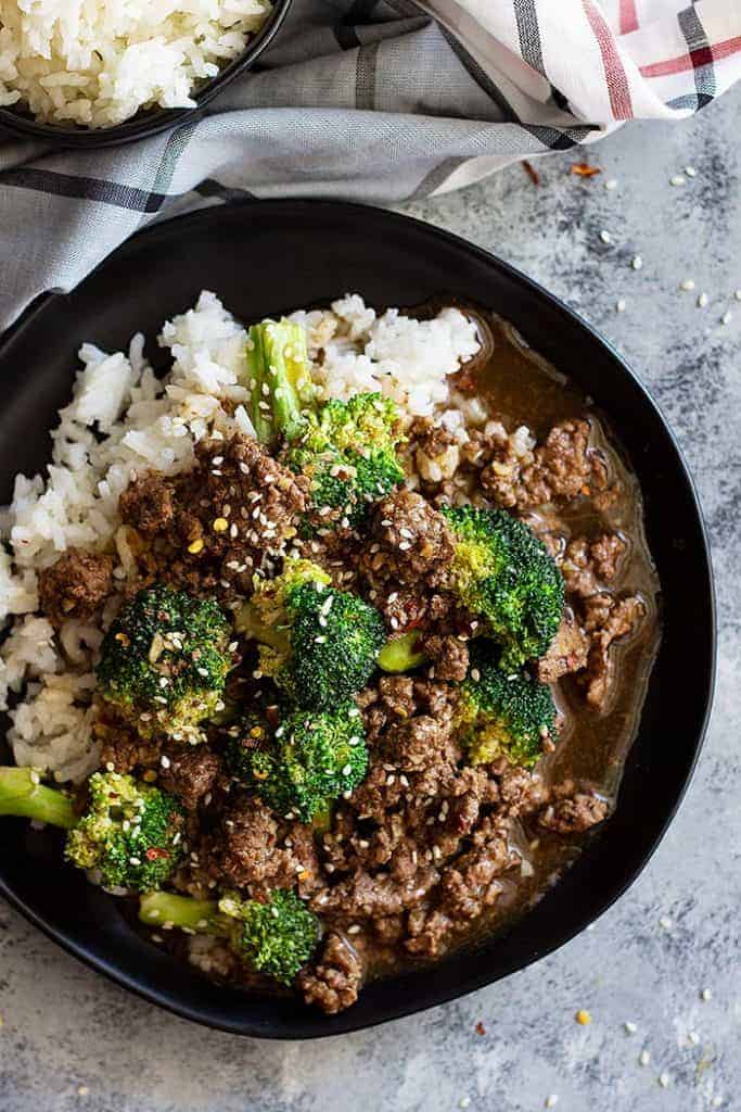 This Easy Ground Beef and Broccoli is a great alternative to that expensive take out! It's quick and easy to make, full of flavor, and healthier too! #chinese #beef #quick #healthy