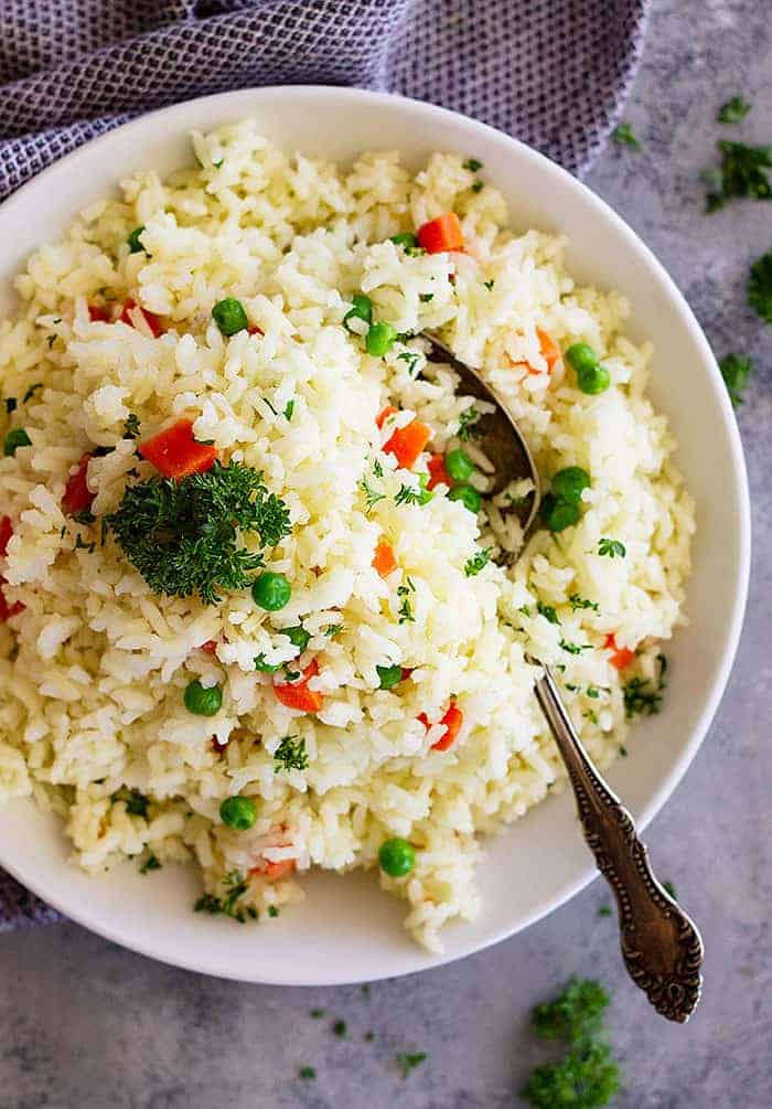 Easy Rice Pilaf with Carrots and Peas is a quick and easy side dish that pairs well with so many dishes! Great for casual weeknight dinners or for company. #rice #easyrecipe #ricepilaf