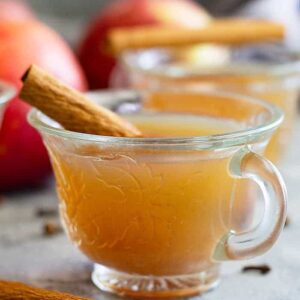 This Homemade Apple Cider is easy to make and perfect for fall and for parties! Slow cooker, Instant Pot, and stove top instructions included. #apples #applecider #beverage #easyrecipe