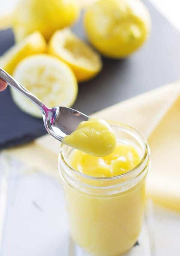 A quick and easy recipe for thick and luscious homemade Lemon Curd! | www.countrysidecravings.com