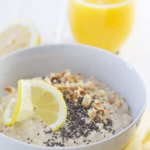 Lemon Cheesecake Overnight Oats are a great way to start off your morning! Quick, easy and satisfying! | www.countrysidecravings.com