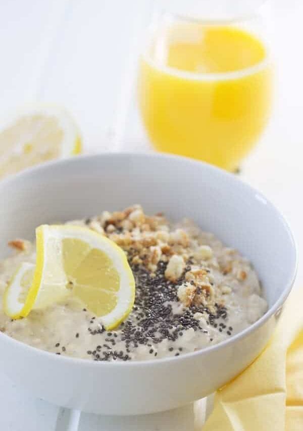 Lemon Cheesecake Overnight Oats are a great way to start off your morning! Quick, easy and satisfying! | www.countrysidecravings.com