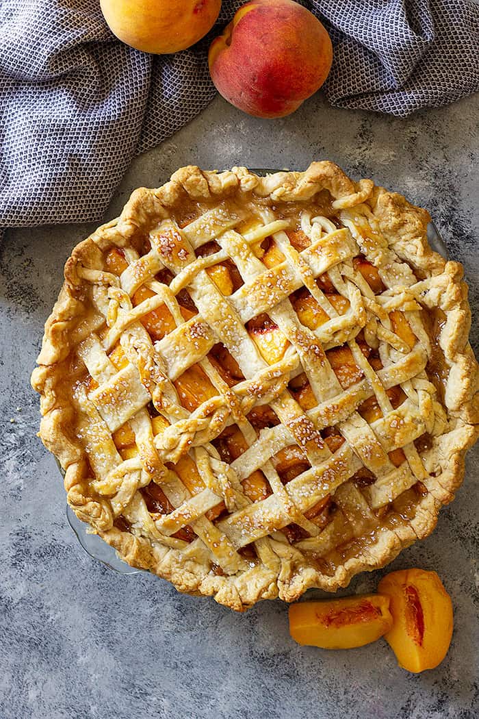 picture of a freshly baked peach pie