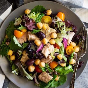 This Quick Tuscan Tuna Salad is the perfect lunch or light dinner salad! It's packed with protein, full of flavor, and comes together in a snap! #healthy #nomayo #mediterranean #salad