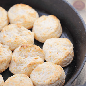 These Rosemary Cheddar Biscuits are light, fluffy and full of flavor and flaky layers!! | Countryside Cravings