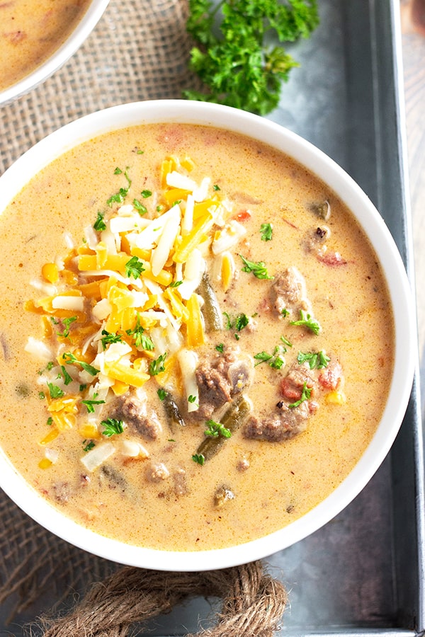 Slow Cooker Cheeseburger Soup- a delicious soup that tastes like a cheeseburger made right in your slow cooker! | Countryside Cravings