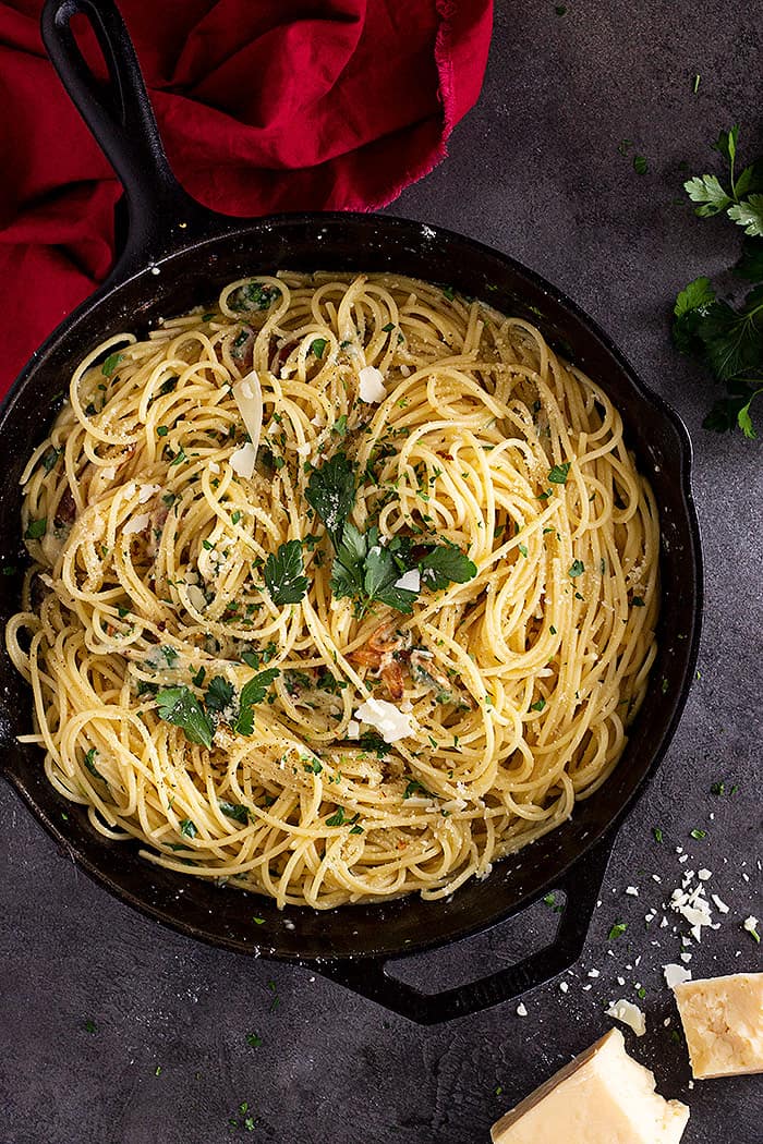 Spaghetti Aglio e Olio in a cast iron pan.