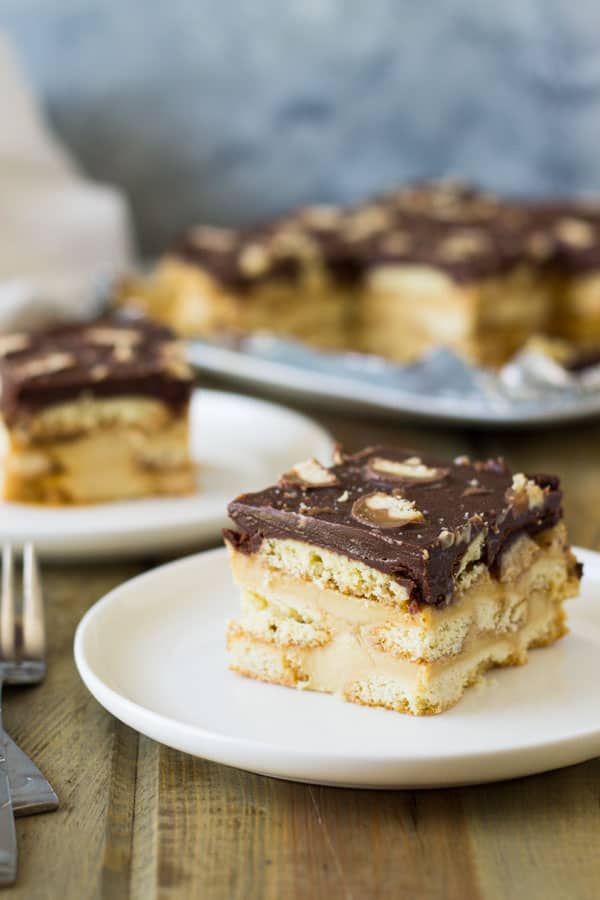This Twix Icebox Cake is an easy and decadent no-bake cake. Made with homemade pudding, shortbread cookies, caramel and chocolate! | www.countrysidecravings.com